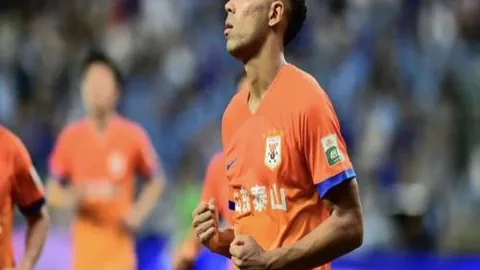 韦加豪情挥洒，意甲巅峰之战胜利映照自信风采！